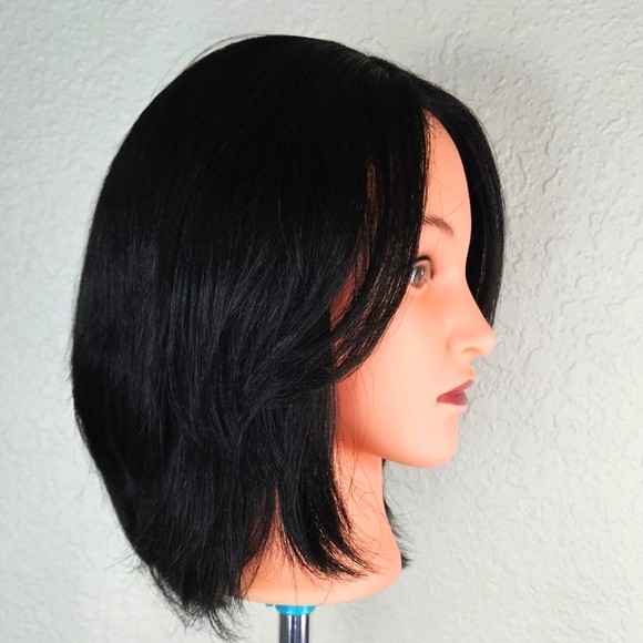 BOBBI BOSS Women's wig black color 13" - Picture 2 of 4